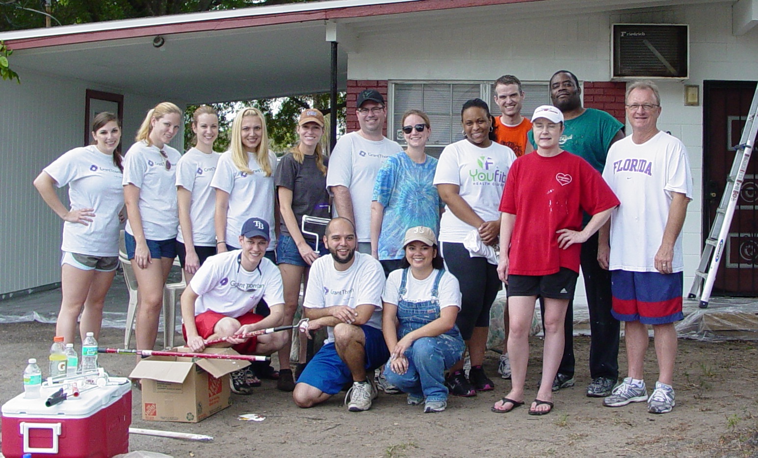               HWH volunteers Elizabeth Nail, Alicia Cardinez, Prestin Weidner, Anthony Sutherland and Kim Christmas with volunteers from Grant Thornton.